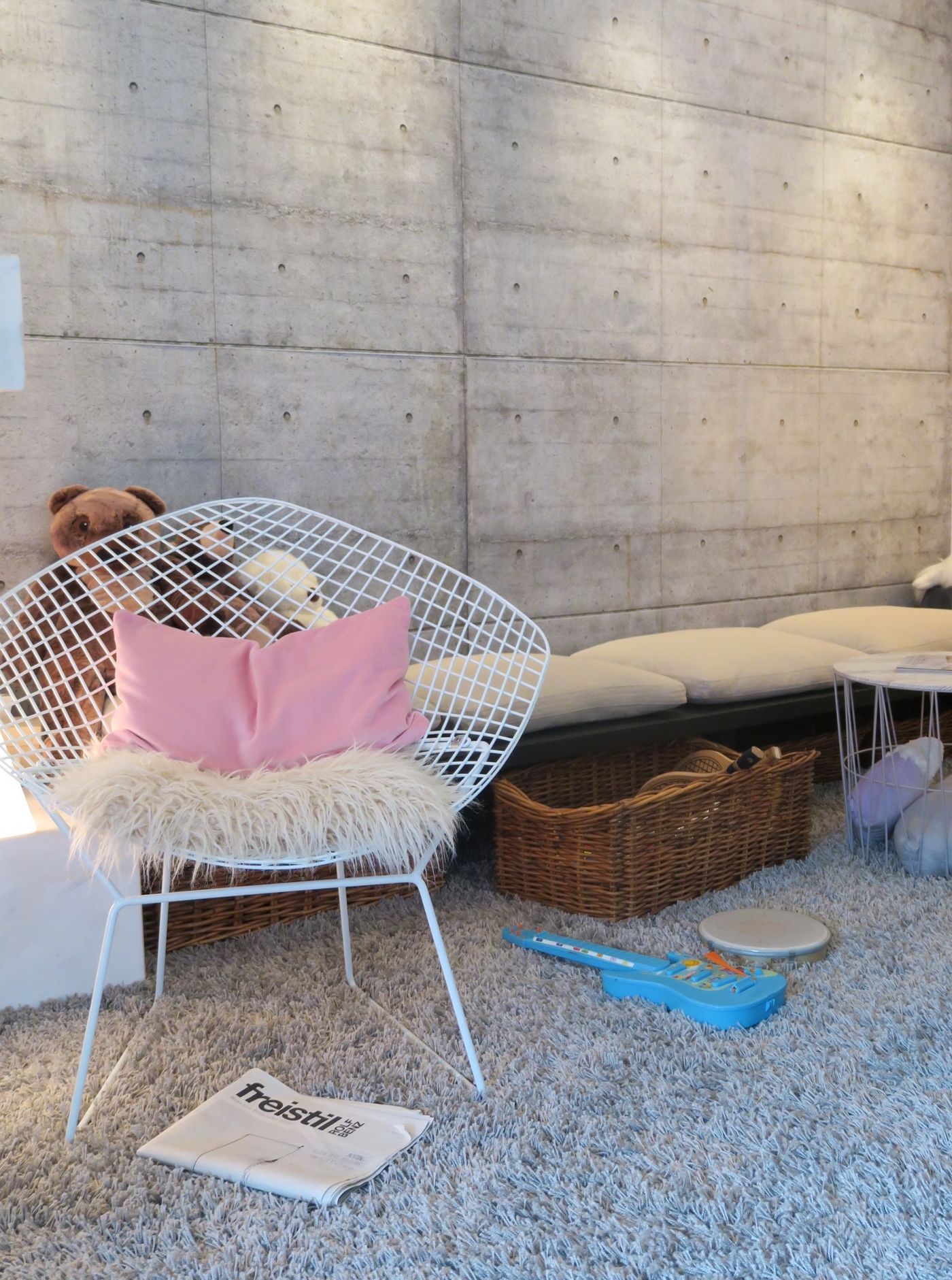 Bertoia Diamond Chair