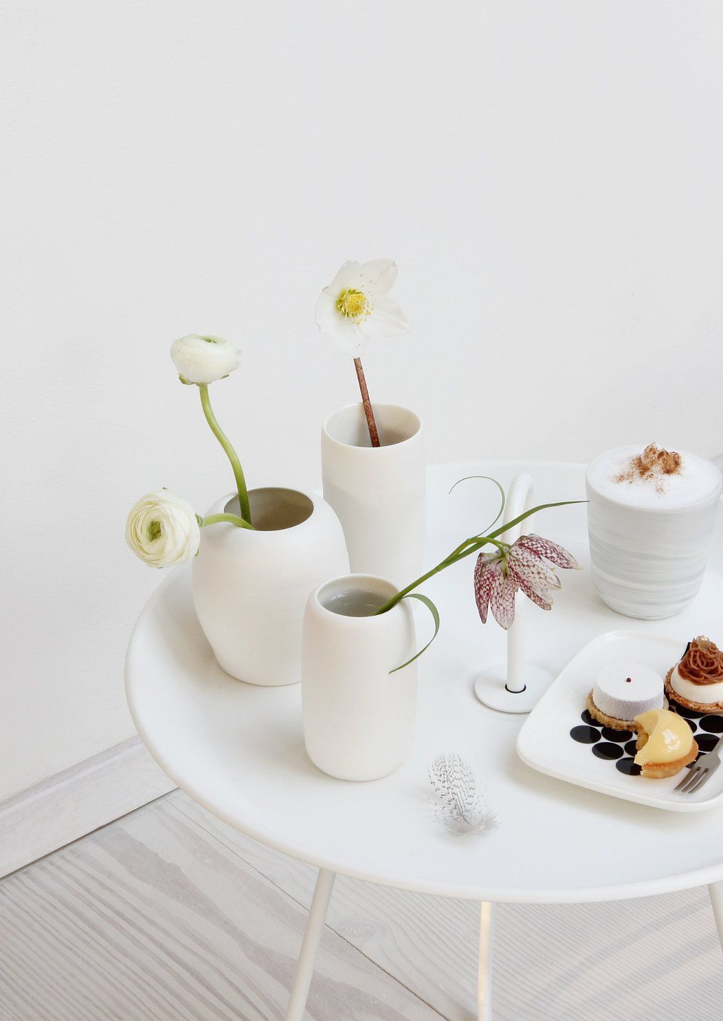 Eyelet Tray Table