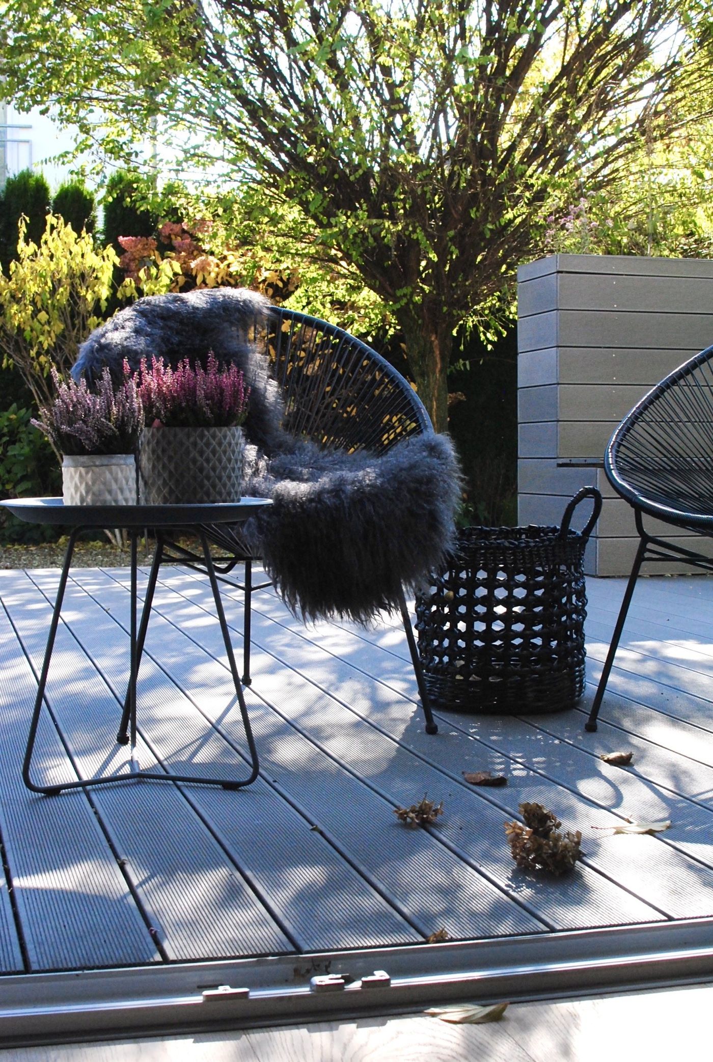 Eyelet Tray Table