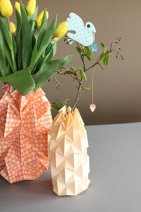 DIY: Anleitung für eine selbst gefaltete Vase