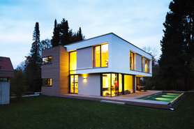 Einfamilienhaus mit Pool und Carport in München