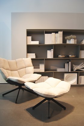 Wohnzimmermöbel: Lounge Chair und Sideboard