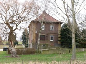 Seitenansicht, Villa vor der Sanierung