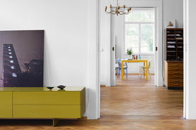 Soma Sideboard und gelber S-Tisch