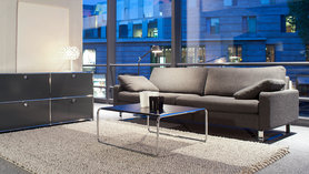 Sofa und Sideboard