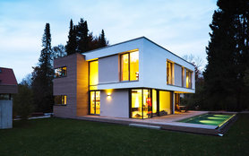 Einfamilienhaus mit Pool und Carport in München